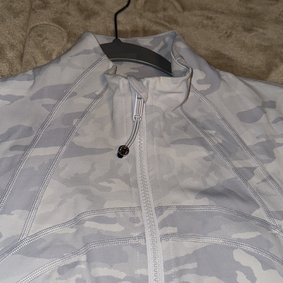 Lululemon - Picture 3 of 5